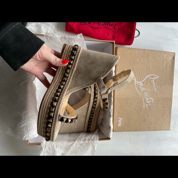 ❌SOLD❌Christian Louboutin Veau Velours Cataclou 120 Wedge Sandals Sable Corne - Picture 6 of 11